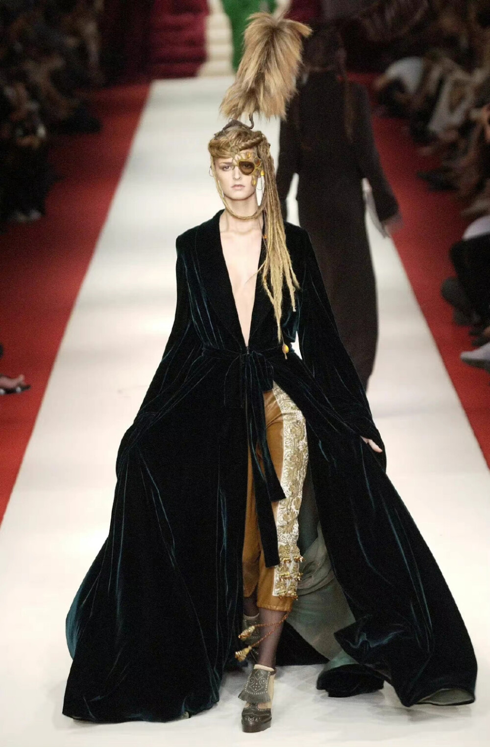 Jean Paul Gaultier Fall 2002 Couture … - 高清图片，堆糖，美图壁纸兴趣社区