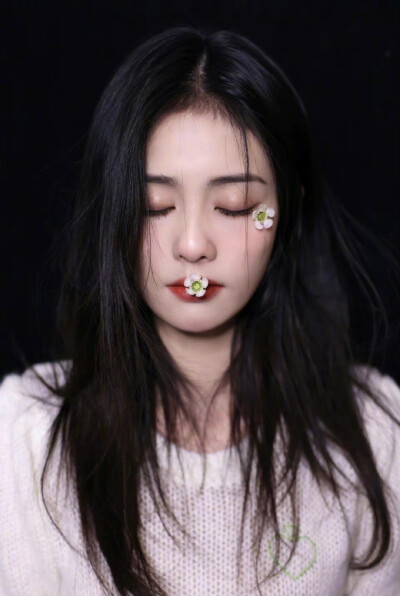 鲜花配美人儿——白鹿