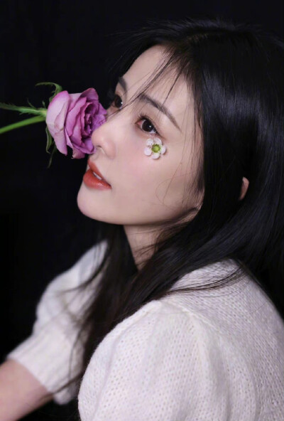 鲜花配美人儿——白鹿