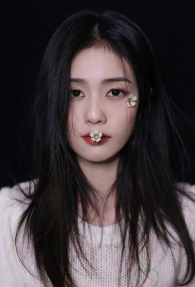 鲜花配美人儿——白鹿