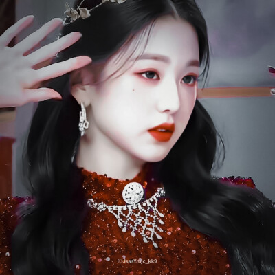 张元英Won Young。
原郑颂意。