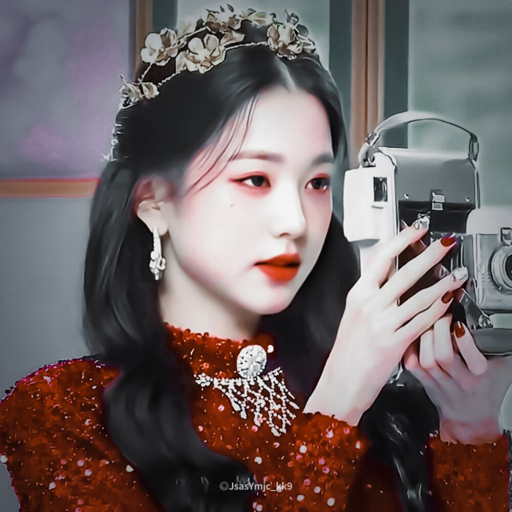 张元英Won Young。
原郑颂意。