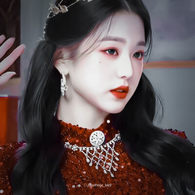 张元英Won Young。
原郑颂意。