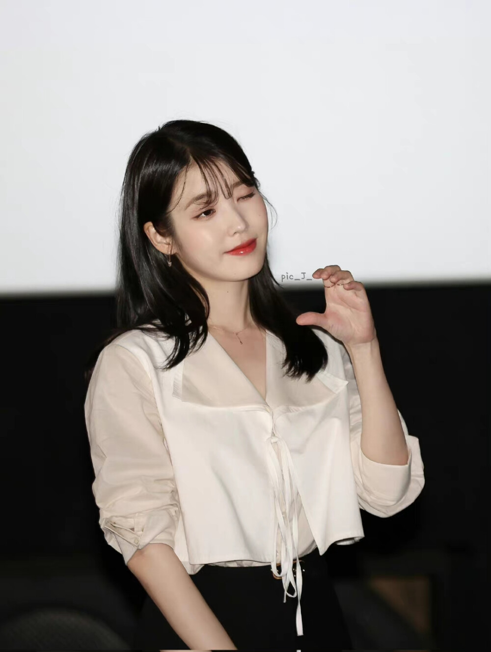 iu 李知恩 08logo 侵权删.