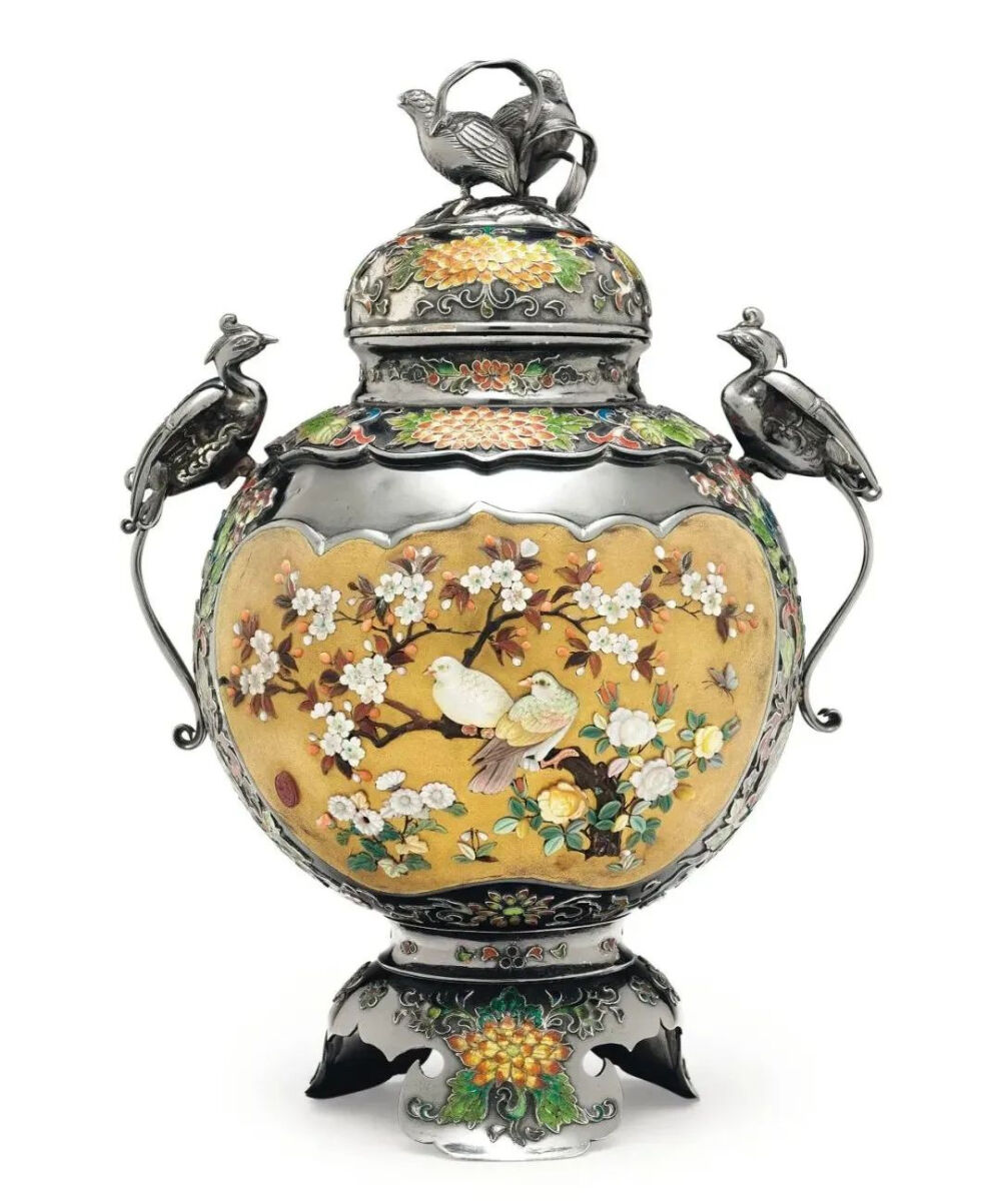 明治时代芝山镶嵌银香炉，签名为 TOMOHISA/曾被 20 世纪美国收藏家 Dorothy Braude Edinburg 收藏
