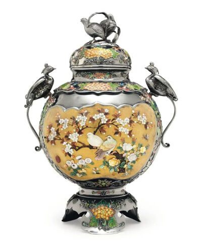明治时代芝山镶嵌银香炉，签名为 TOMOHISA/曾被 20 世纪美国收藏家 Dorothy Braude Edinburg 收藏
