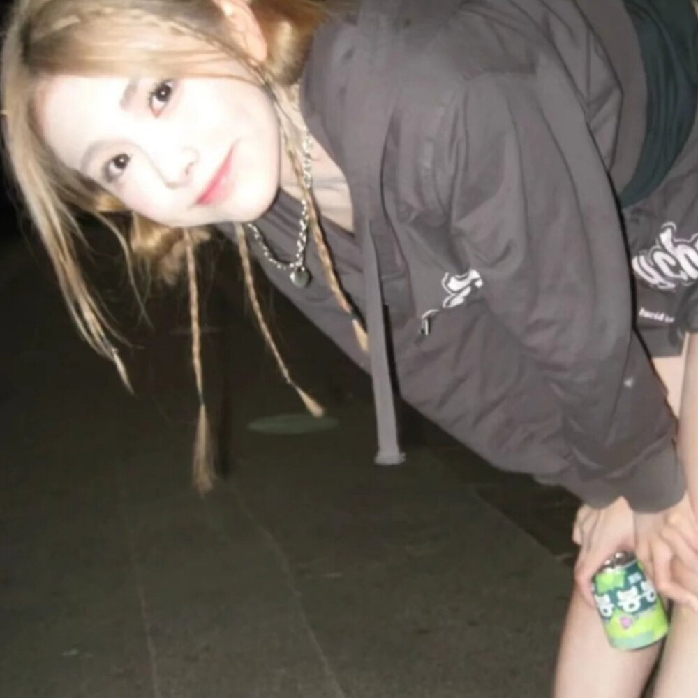 女头
图来源于网络 侵权删~