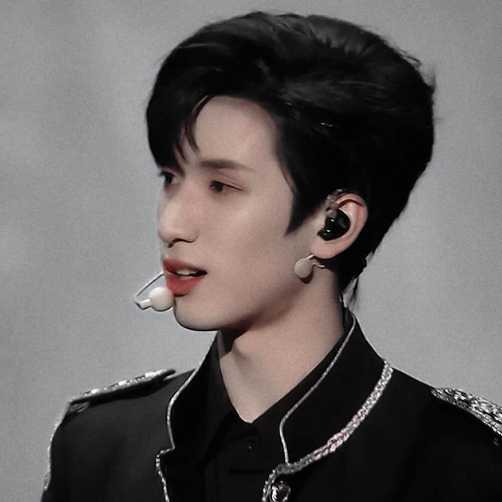 从未停止找寻像你的人 但后面发现最像你的是我自己。
原截时亦。