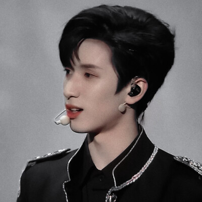 从未停止找寻像你的人 但后面发现最像你的是我自己。
原截时亦。