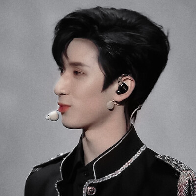 从未停止找寻像你的人 但后面发现最像你的是我自己。
原截时亦。