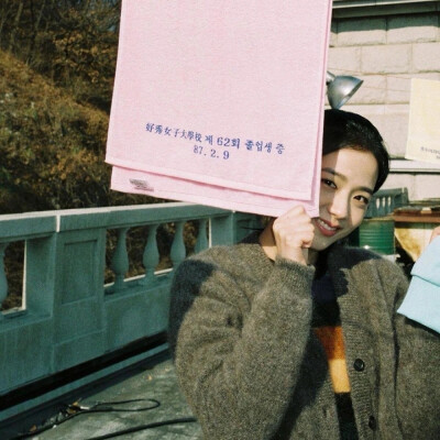 推荐Kim jisoo小众化头像2