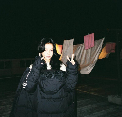 推荐Kim jisoo小众化头像4