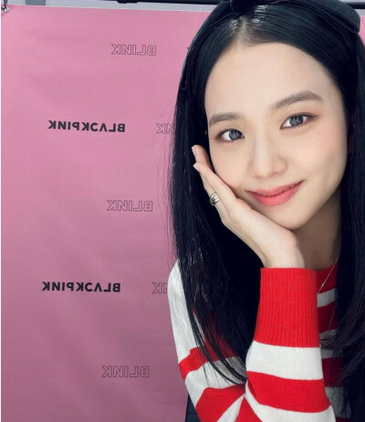 推荐Kim jisoo小众化头像4