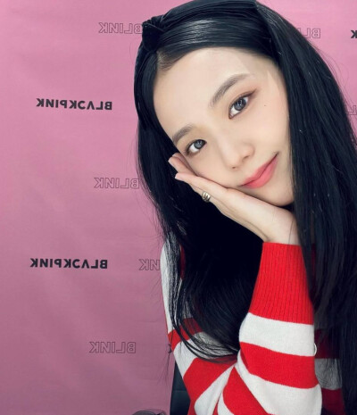推荐Kim jisoo小众化头像4