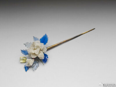 清银镀金缉米珠蔷薇簪，台北故宫博物院藏