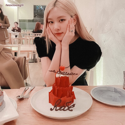 
rosé⑅ +. 共进晚餐.+ ⑅.°
