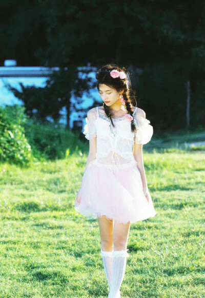 “风说了许多 把夏天注得盈满” ​
摄影：@黎小遇 ​