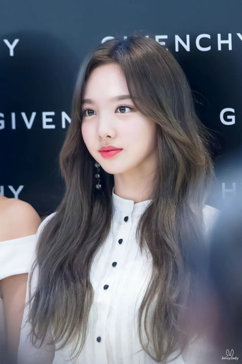 林娜琏 NAYEON
©logo 侵权删.