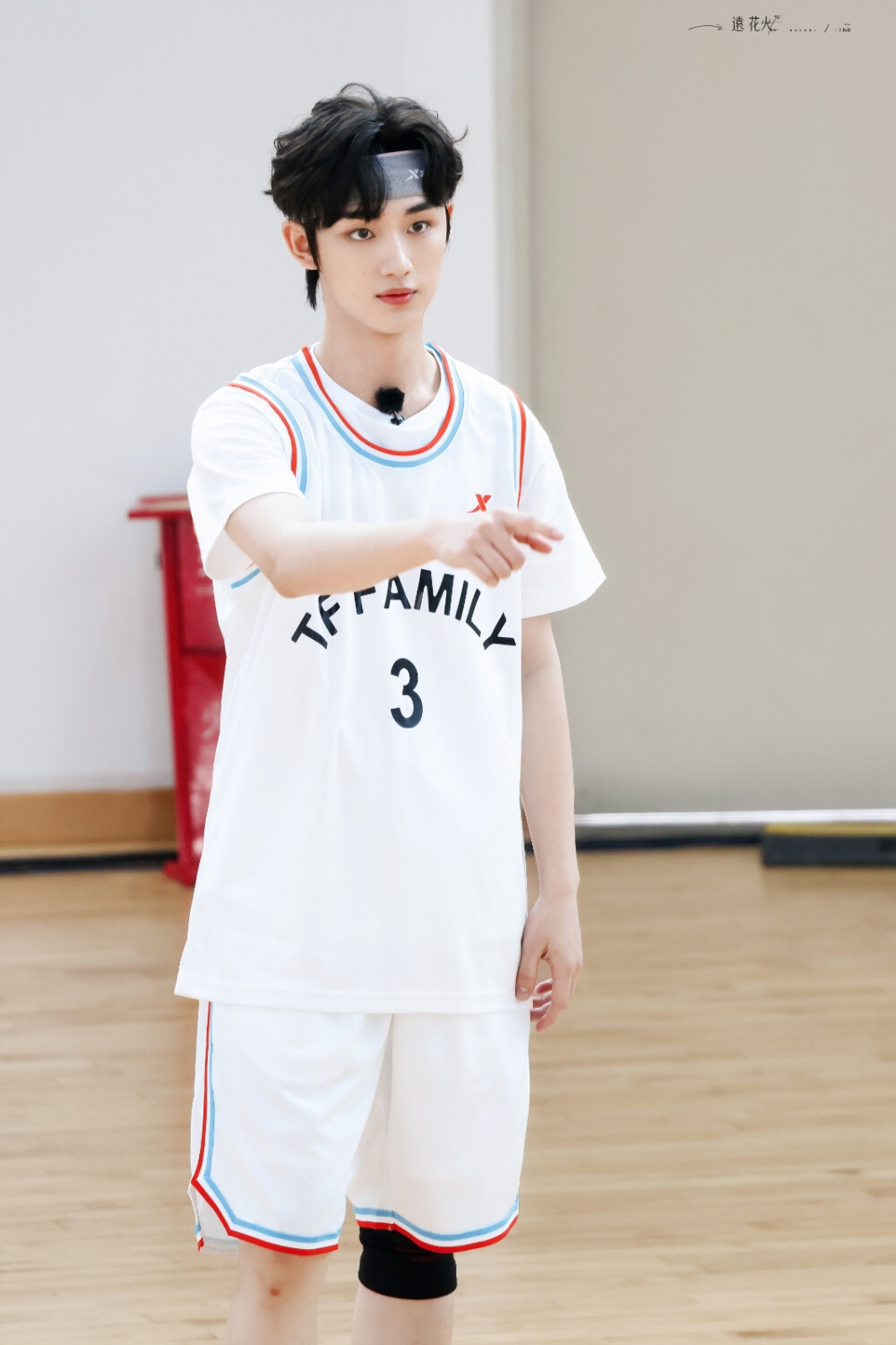 tf家族运动会 丁程鑫饭拍 图源微博 侵删