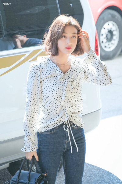 JIHYO 朴志效
©logo 侵权删.