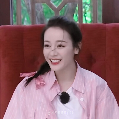 /“温柔与她并存”
迪丽热巴