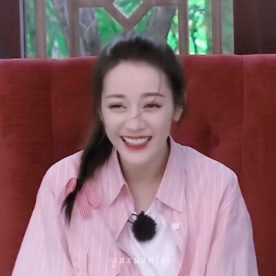 /“温柔与她并存”
迪丽热巴