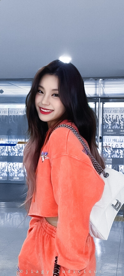 “海的那边还是海吗”
黄礼志yeji｜壁纸5p｜自修