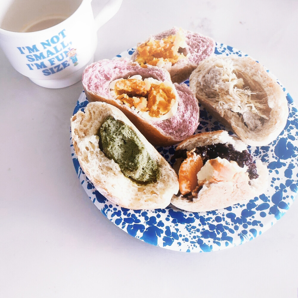 ：赵露思
美好的一天开始啦～