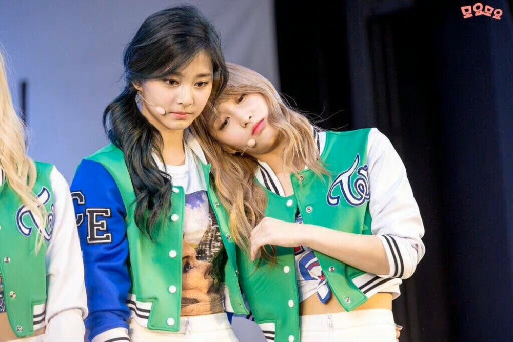 平井桃 & 周子瑜 08logo 侵权删.