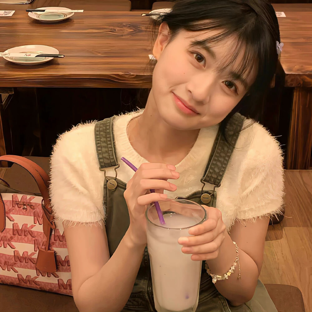 真人女生头像高清女头素质拿图