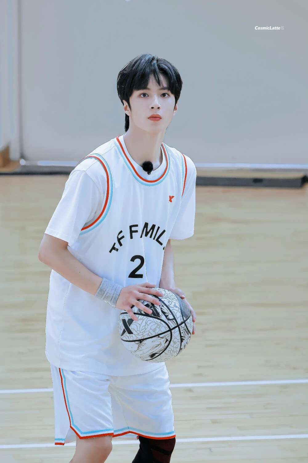 刘耀文打篮球神图图片