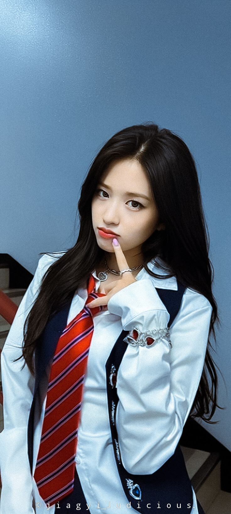 "你一定要站在自己所热爱的世界闪闪发光" 安宥真yujin|壁纸9p|自修