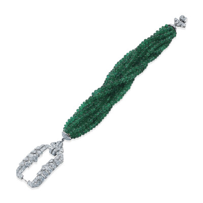 Cartier 卡地亚 祖母绿手链 1930年代 串联祖母绿圆珠，搭扣镶嵌老式和单切钻石，长度19.5厘米。成交价8.125万瑞郎 ART DÉCO 装饰艺术风格