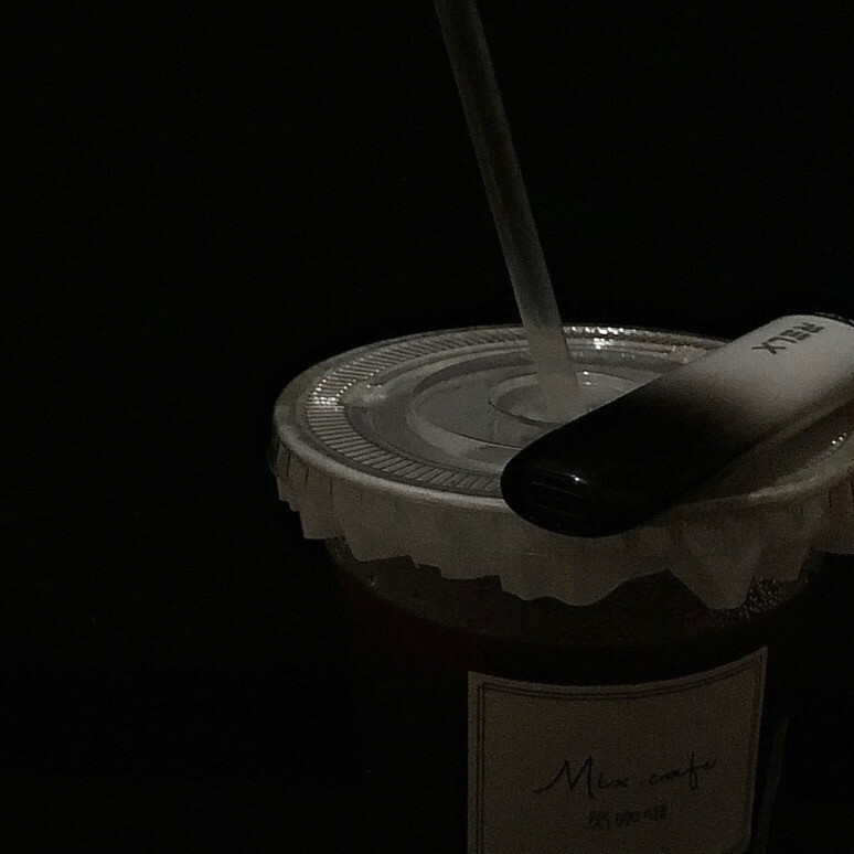 背景图 暗色
不埋怨任何没留下的人
#背景图##无水印头像# 