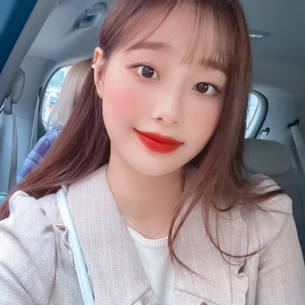 chuu金智雨 -不管我们怎样狂风暴雨 我的怀抱永远安静温暖.