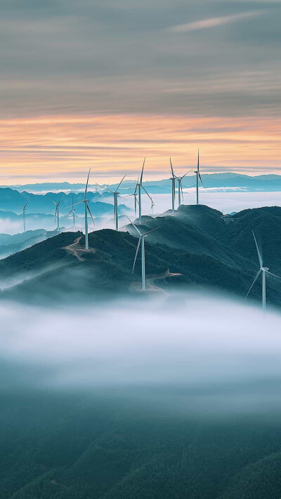 郴州地处湖南南部，“一山、一湖、一泉”就是郴州山水风光的特色。©图虫创意