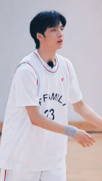 
《三分进球后的第一时间就是和你拥抱》
#刘耀文#