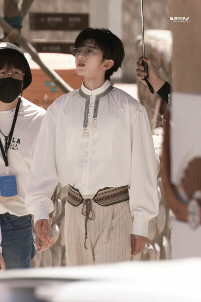 蔡徐坤 抱图关注收藏