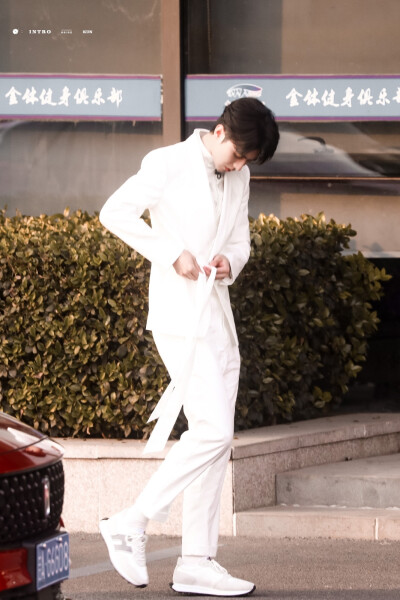 蔡徐坤 抱图关注收藏