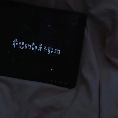 简约背景图
图源>言橘