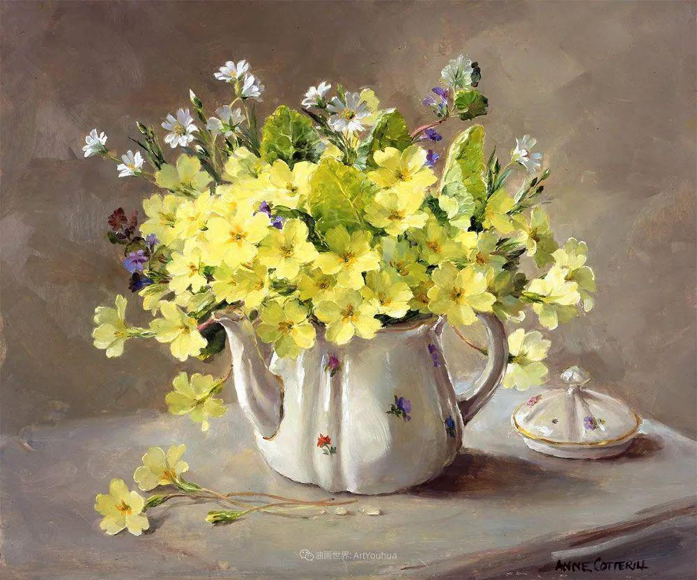 【艺术分享】Anne Cotterill安妮·科特里尔英国, (1933-2010)，安妮奶奶是一个"花痴"，因为世间万物，她只钟情画花。她对于色彩变化的敏感捕捉力赋予了这些静物油画中的花以独特的魅力。安妮笔下的花卉每一瓣都带有自己的灵魂，她对色彩变化的敏感捕捉力赋予了花卉开口说话的能力：每一朵花都自有其盛开的季节，不必急。她说：“花开了，我便画花；花谢了，我便画自己；你来了，我画你；你走了，我便画一幅回忆。”
