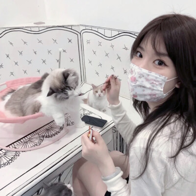 Buy yourself flowers to grow up with yourself 给自己买花陪自己长大.