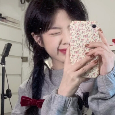 Buy yourself flowers to grow up with yourself 给自己买花陪自己长大.