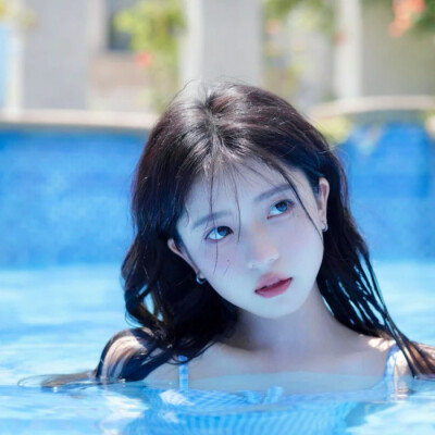 Buy yourself flowers to grow up with yourself 给自己买花陪自己长大.