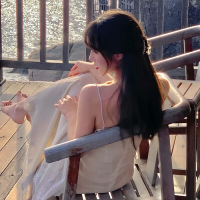 Buy yourself flowers to grow up with yourself 给自己买花陪自己长大.