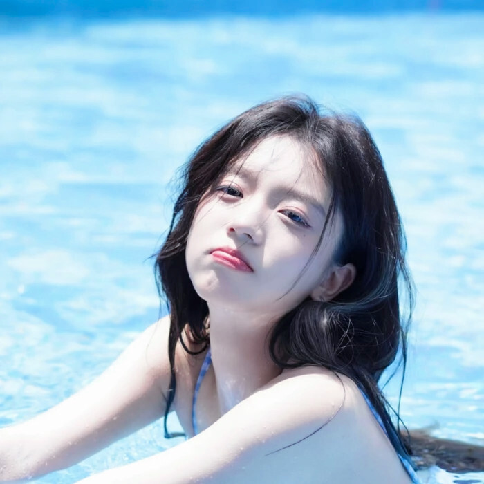 Buy yourself flowers to grow up with yourself 给自己买花陪自己长大.