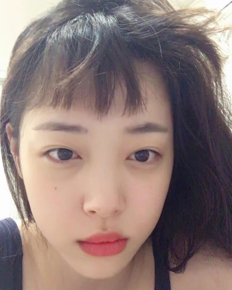 Sulli 崔雪莉
©logo 侵权删.