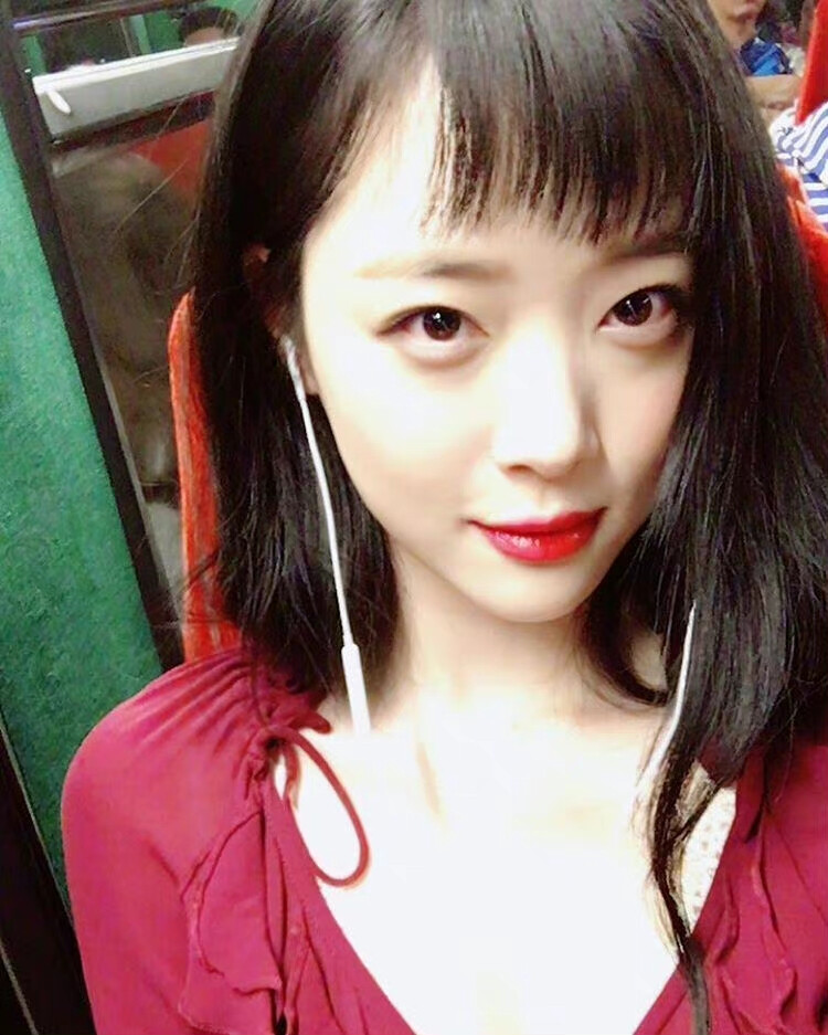 Sulli 崔雪莉
©logo 侵权删.