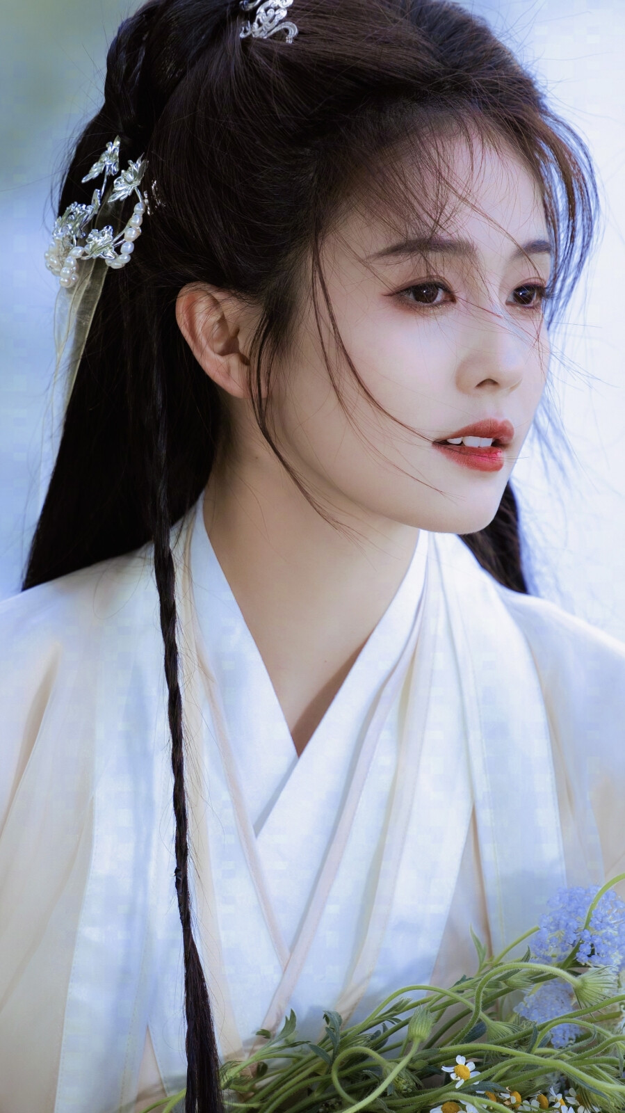 #白鹿白衣湖边写真#
小扇引微凉 悠悠夏日长
图cr藏匿流星