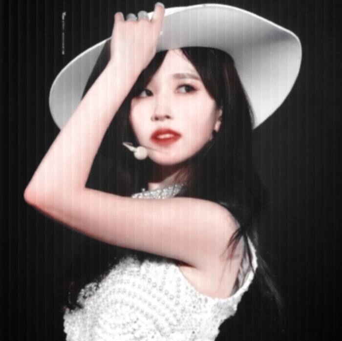 Peerless dancer.（*绝世舞娘）
twice-Mina